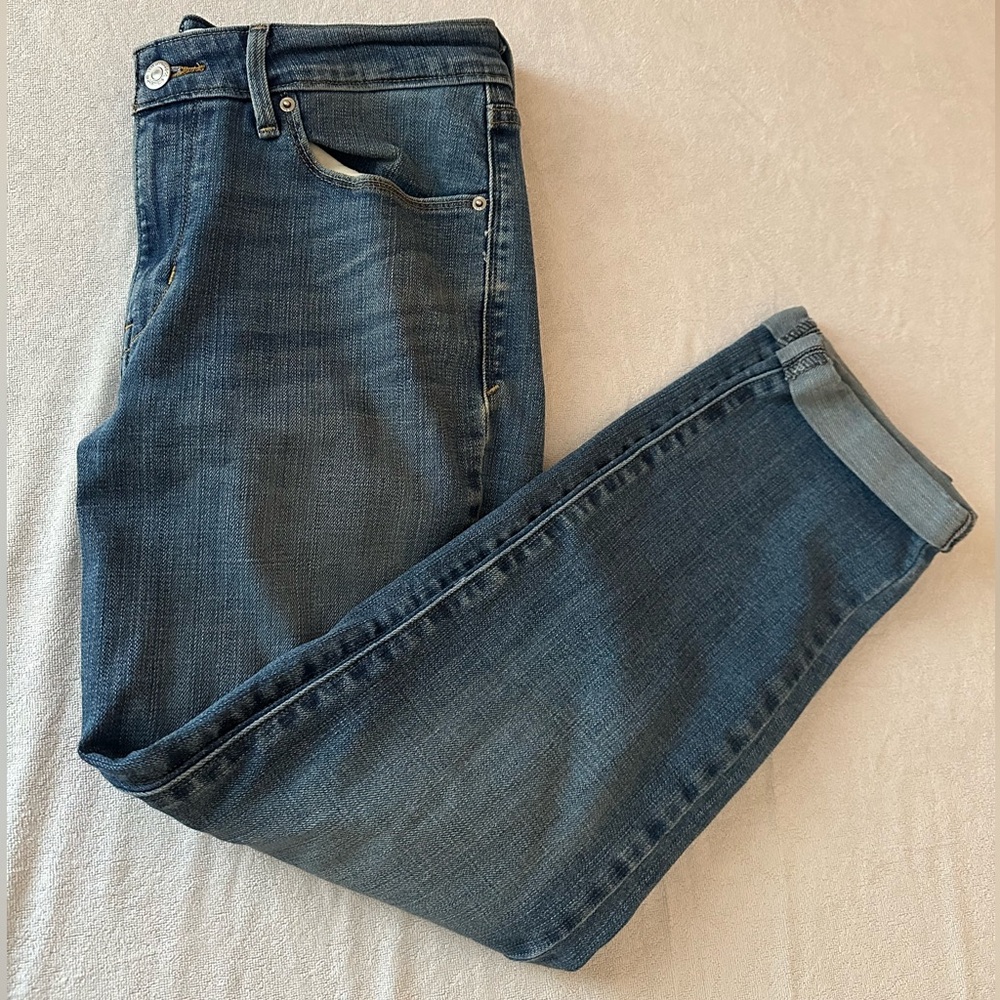 Levi’s Mid Rise Cuffed Jeans